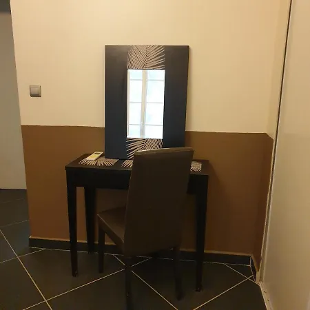 Intra Muros 8 Personnes Climatisé Wifi Stationnement Facile *